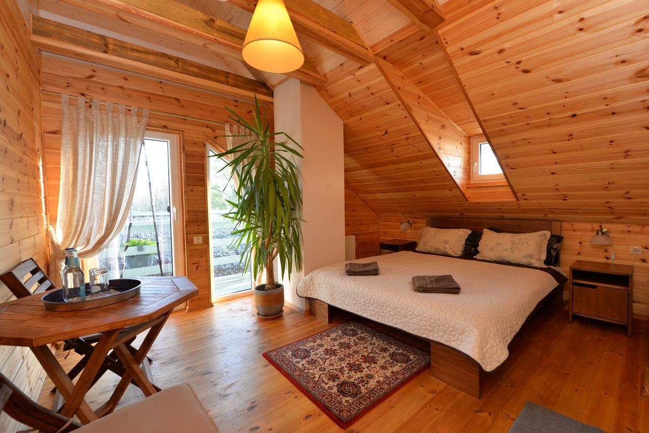 Zuvienes Pasiure Bed & Breakfast Rubikiai Exterior photo
